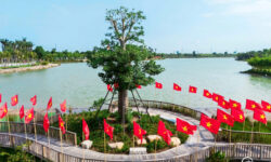 Cờ đỏ tung bay giữa trời xanh Eco Retreat – Mừng 30/4/2026